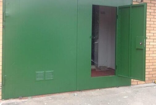 Врезка двери в подарок